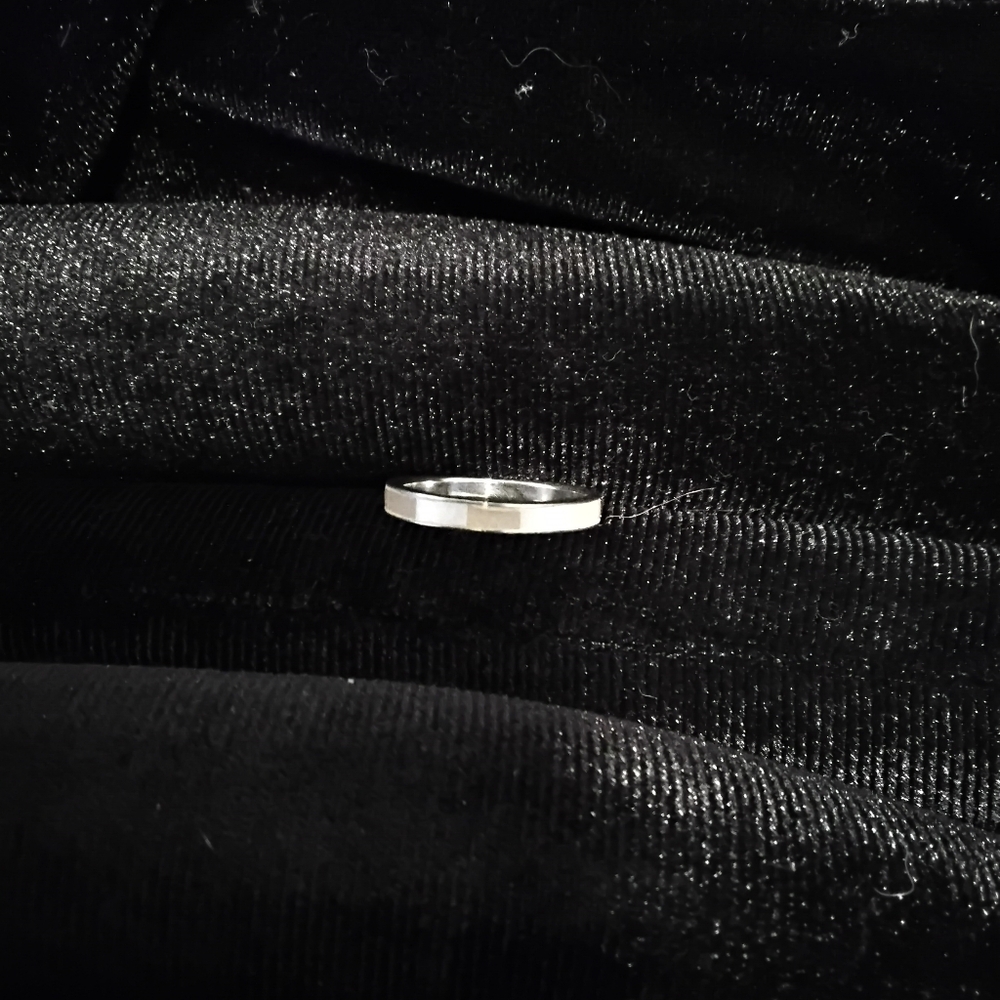 Elegant Silver Band Ring